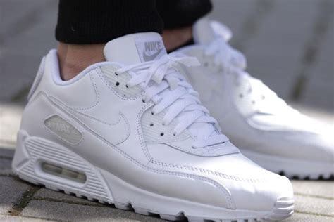 nike air max 90 triple white